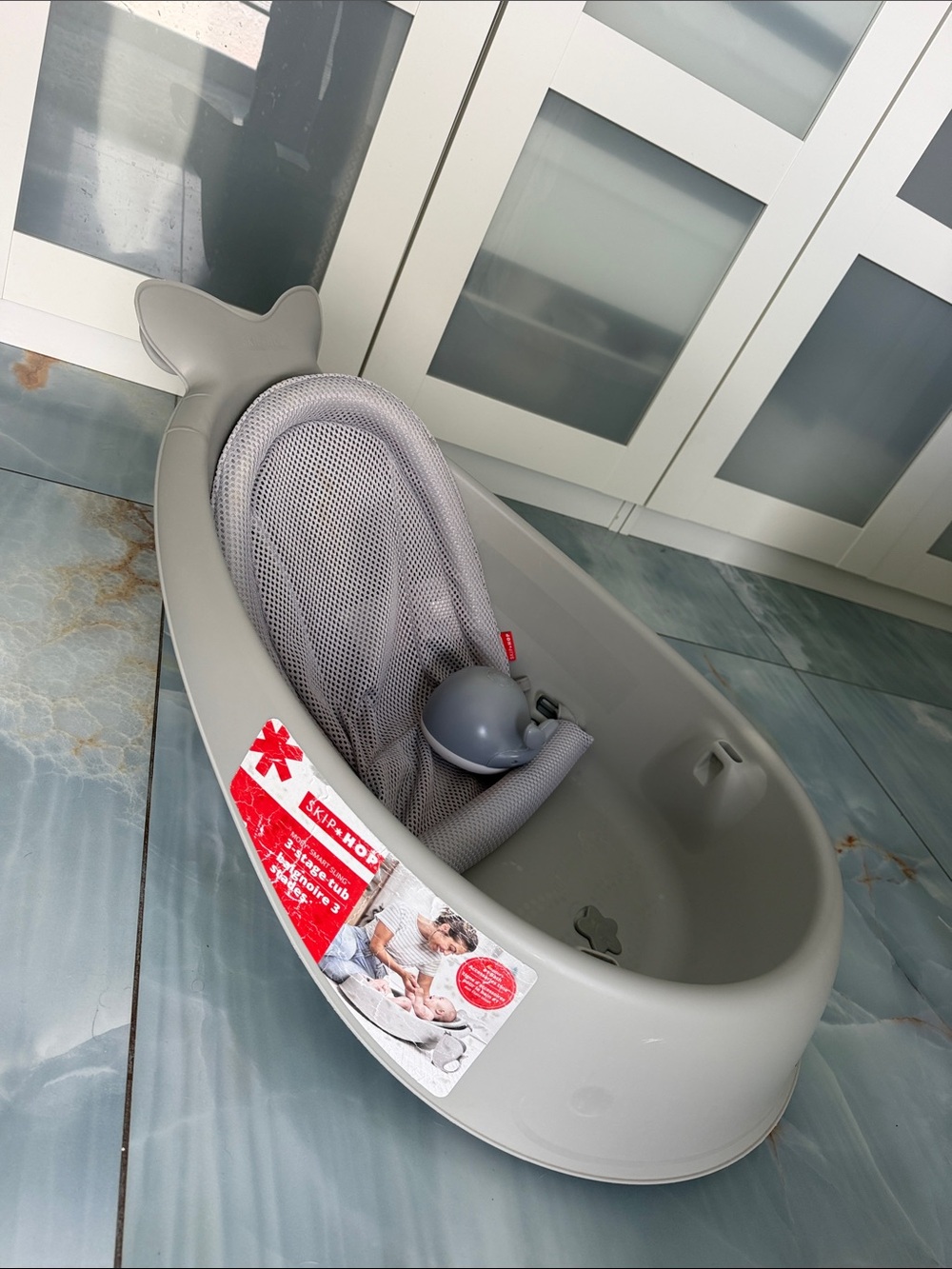 Skip Hop Gray Whale Infant Bath Tub with Mesh Sling and whale bath sprinkler